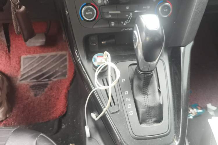 Used Ford Focus 2015 Hatchback 1.6L Automatic Fashion Edition Gear Lever