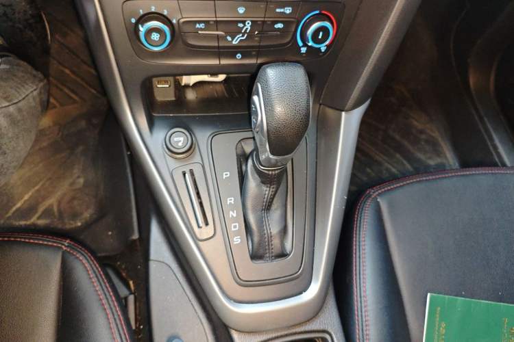 Used Ford Focus 2015 Hatchback 1.6L Automatic Comfort Model Gear Lever