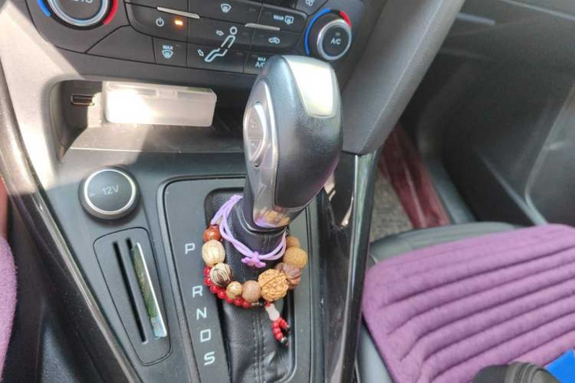 Used Ford Focus 2015 Hatchback 1.6L Automatic Fashion Edition Gear Lever