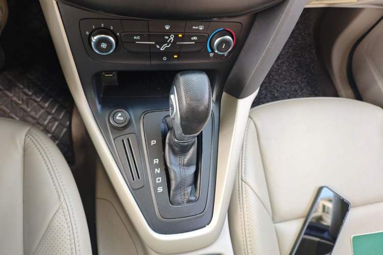 Used Ford Focus 2015 Sedan 1.6L Automatic Comfort Model Gear Lever