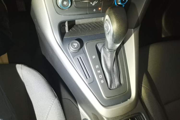 Used Ford Focus 2015 Hatchback 1.6L Automatic Comfort Model Gear Lever