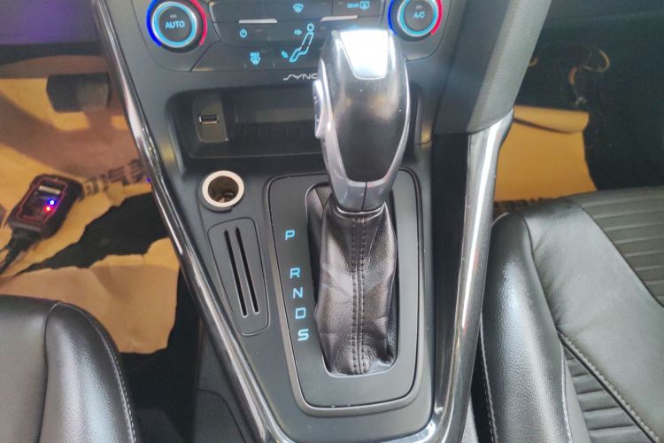 Used Ford Focus 2015 Hatchback 1.6L Automatic Fashion Edition Gear Lever