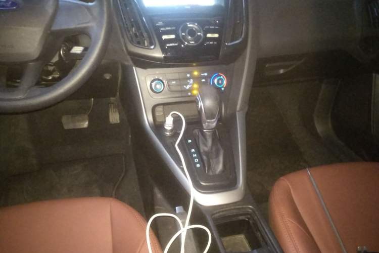 Used Ford Focus 2015 Hatchback 1.6L Automatic Comfort Model Gear Lever