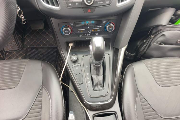 Used Ford Focus 2015 Hatchback EcoBoost 180 Automatic Elite Model Gear Lever