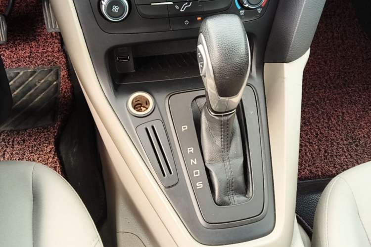Used Ford Focus 2015 Sedan 1.6L Automatic Comfort Model Gear Lever