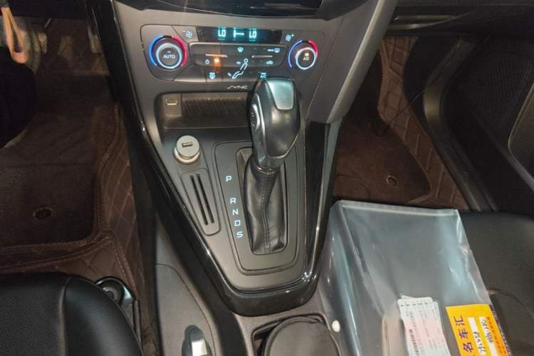 Used Ford Focus 2015 Sedan 1.6L Automatic Trend Model Gear Lever