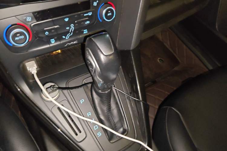 Used Ford Focus 2015 Sedan 1.6L Automatic Trend Model Gear Lever