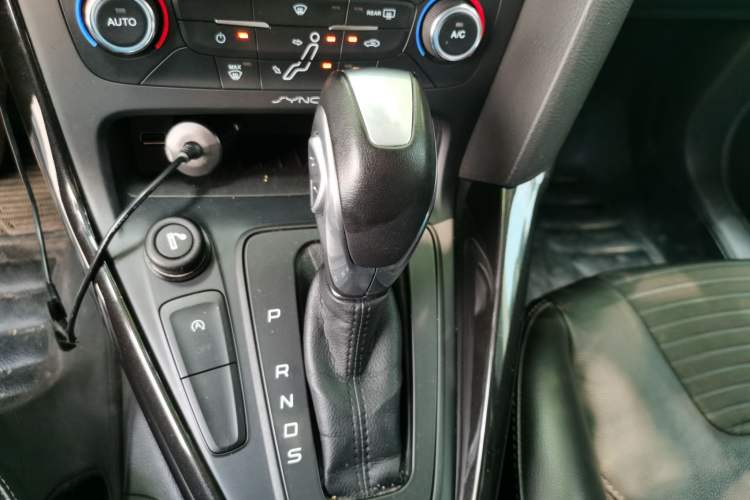 Used Ford Focus 2015 Hatchback EcoBoost 180 Automatic Elite Model Gear Lever