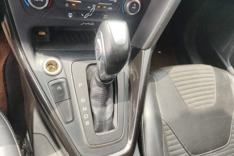 Used Ford Focus 2015 Hatchback EcoBoost 180 Automatic Elite Model Gear Lever