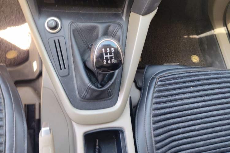 Used Ford Focus 2015 Sedan 1.6L Manual Comfort Model Gear Lever