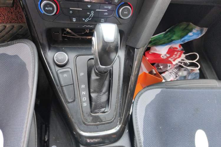 Used Ford Focus 2015 Sedan EcoBoost 180 Automatic Elite Model Gear Lever