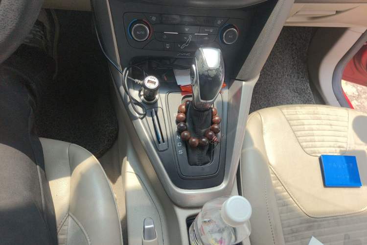 Used Ford Focus 2015 Hatchback 1.6L Automatic Fashion Edition Gear Lever