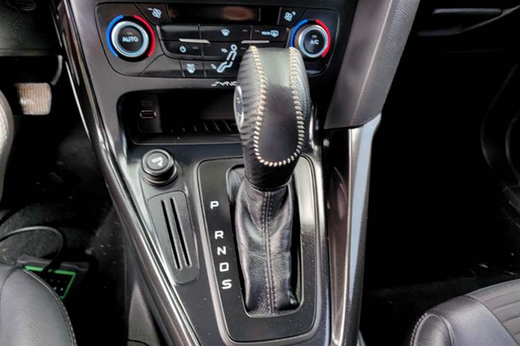 Used Ford Focus 2015 Hatchback 1.6L Automatic Fashion Edition Gear Lever