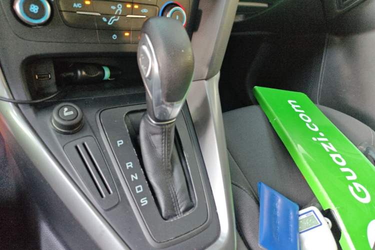 Used Ford Focus 2015 Hatchback 1.6L Automatic Comfort Model Gear Lever