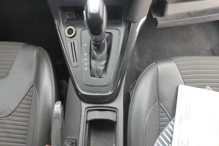 Used Ford Focus 2015 Hatchback 1.6L Automatic Fashion Edition Gear Lever