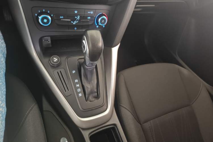 Used Ford Focus 2015 Hatchback 1.6L Automatic Comfort Model Gear Lever