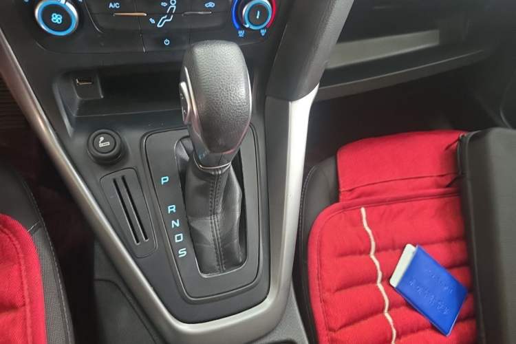 Used Ford Focus 2015 Hatchback 1.6L Automatic Comfort Model Gear Lever