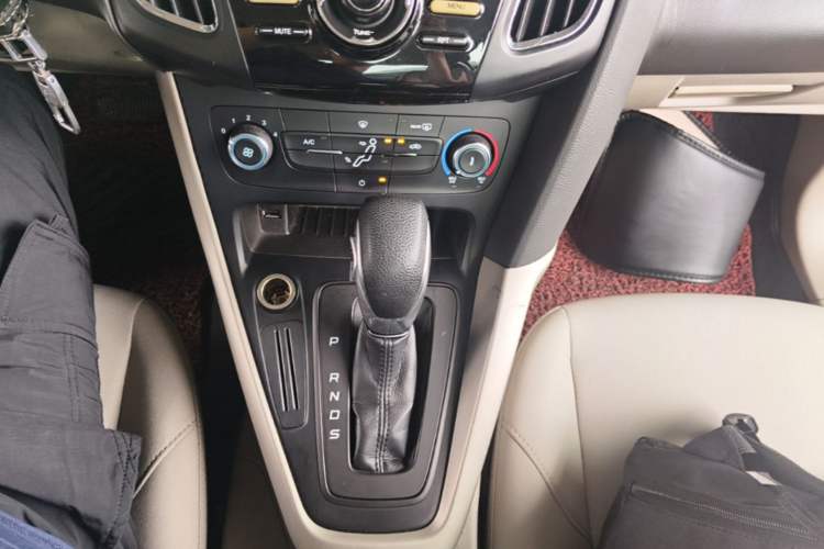 Used Ford Focus 2015 Sedan 1.6L Automatic Comfort Model Gear Lever