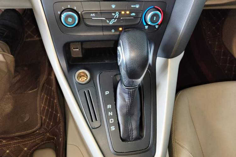 Used Ford Focus 2015 Sedan 1.6L Automatic Comfort Model Gear Lever