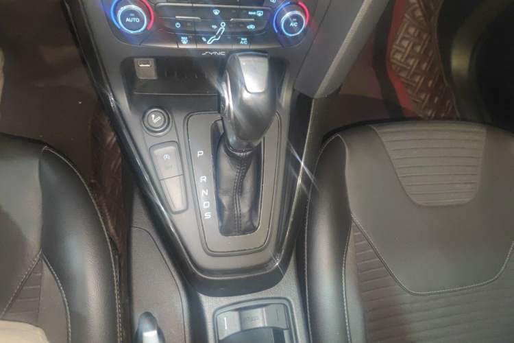 Used Ford Focus 2015 Hatchback EcoBoost 180 Automatic Elite Model Gear Lever