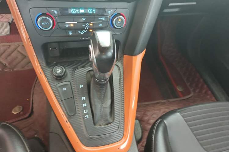 Used Ford Focus 2015 Hatchback EcoBoost 180 Automatic Elite Model Gear Lever
