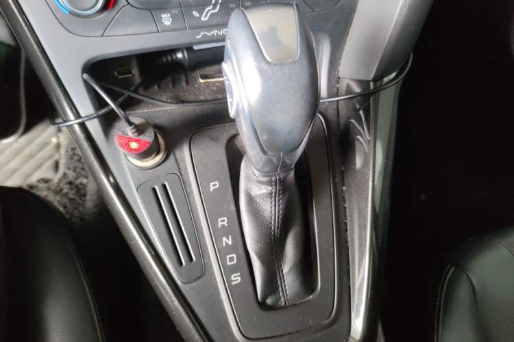 Used Ford Focus 2015 Hatchback 1.6L Automatic Fashion Edition Gear Lever
