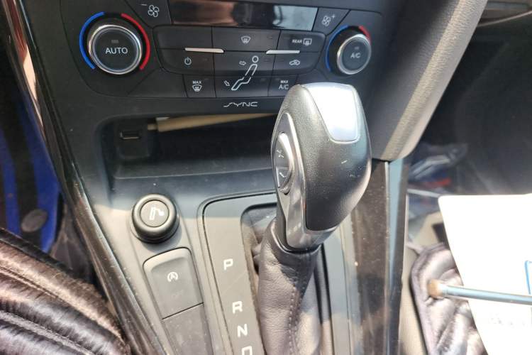 Used Ford Focus 2015 Hatchback EcoBoost 180 Automatic Elite Model Gear Lever