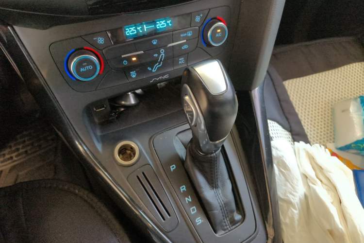 Used Ford Focus 2015 Sedan 1.6L Automatic Trend Model Gear Lever
