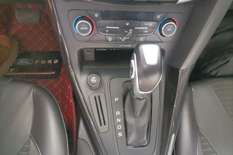 Used Ford Focus 2015 Sedan 1.6L Automatic Trend Model Gear Lever