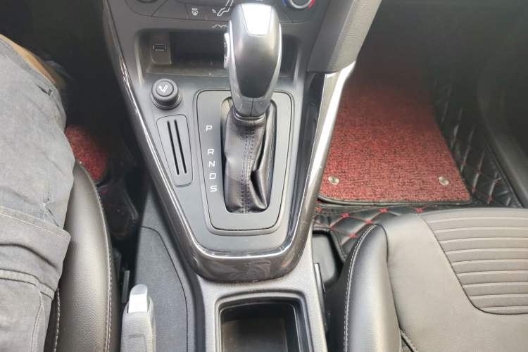 Used Ford Focus 2015 Hatchback 1.6L Automatic Fashion Edition Gear Lever