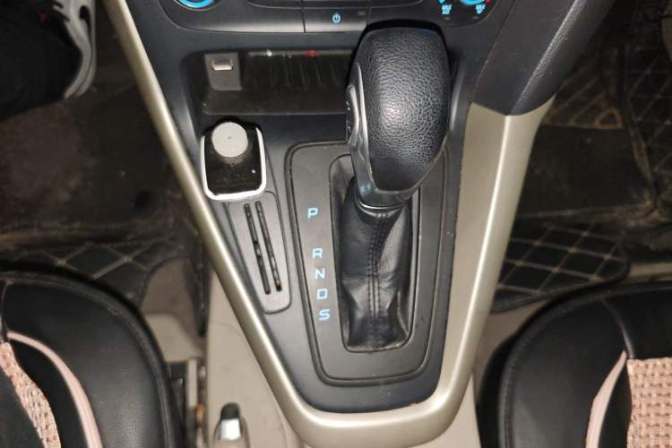 Used Ford Focus 2015 Sedan 1.6L Automatic Comfort Model Gear Lever