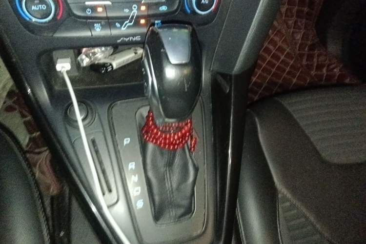 Used Ford Focus 2015 Hatchback 1.6L Automatic Fashion Edition Gear Lever