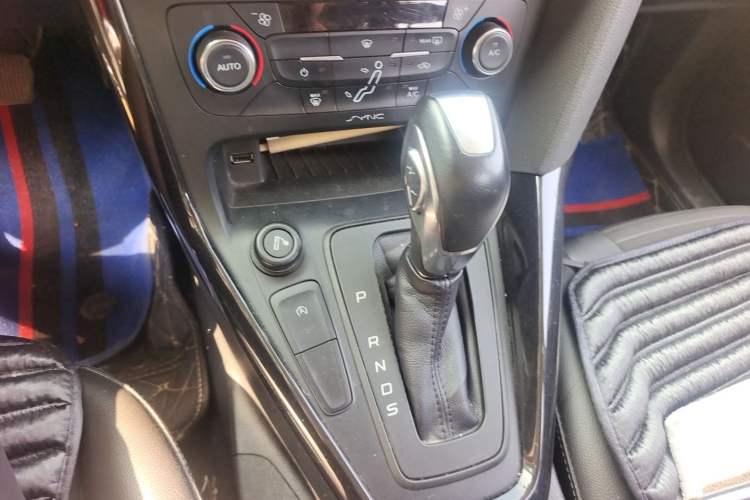 Used Ford Focus 2015 Hatchback EcoBoost 180 Automatic Elite Model Gear Lever