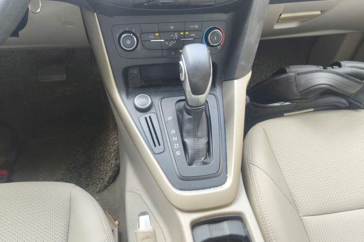 Used Ford Focus 2015 Sedan 1.6L Automatic Comfort Model Headliner