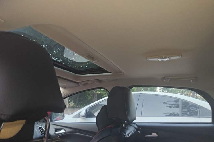 Used Ford Focus 2015 Hatchback 1.6L Automatic Fashion Edition Headliner