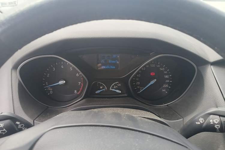 Used Ford Focus 2015 Sedan EcoBoost 125 Manual – Ultra-Style Edition Instrument Cluster