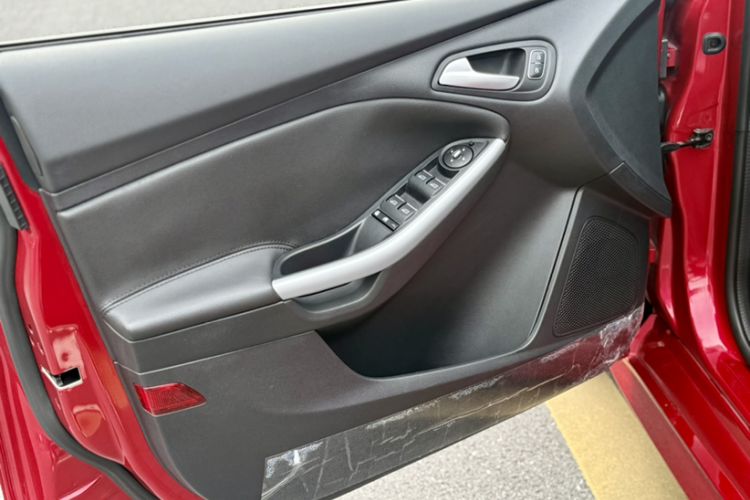 Used Ford Focus 2015 Hatchback EcoBoost 180 Automatic Sport Model Interior 1