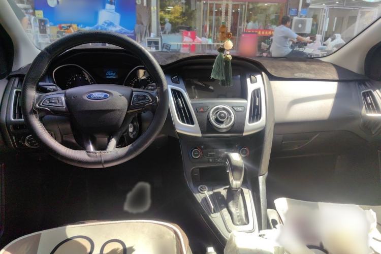Used Ford Focus 2015 Hatchback 1.6L Automatic Fashion Edition Interior 2