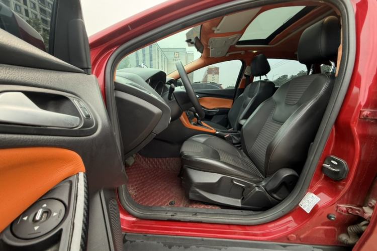Used Ford Focus 2015 Hatchback EcoBoost 180 Automatic Elite Model Interior 2
