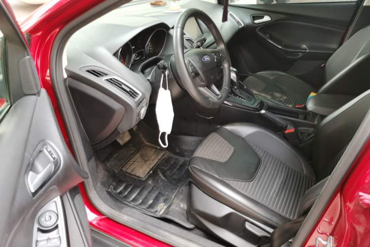 Used Ford Focus 2015 Hatchback EcoBoost 180 Automatic Elite Model Interior 3