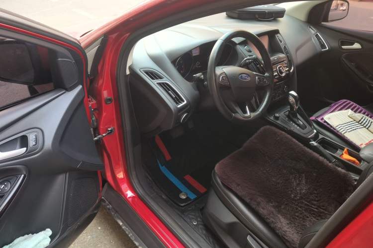 Used Ford Focus 2015 Hatchback 1.6L Automatic Fashion Edition Interior 3