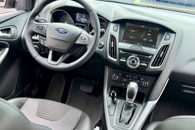 Used Ford Focus 2015 Hatchback EcoBoost 180 Automatic Sport Model Interior 3