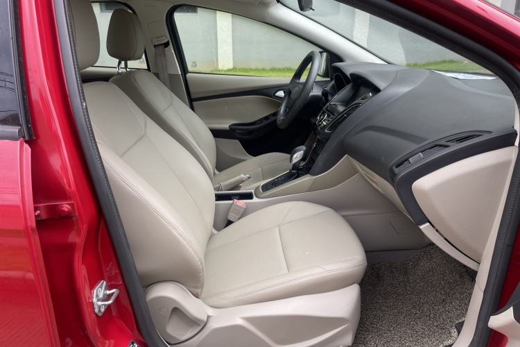 Used Ford Focus 2015 Sedan 1.6L Automatic Comfort Model Interior 5