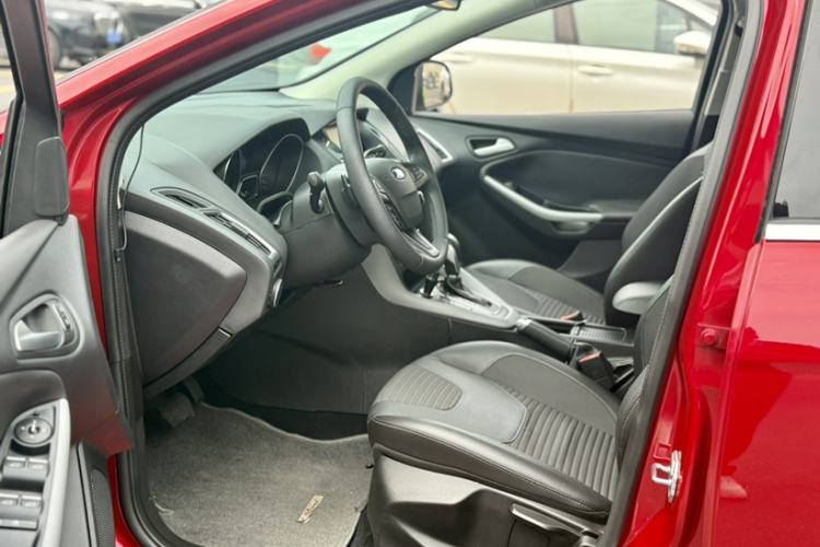 Used Ford Focus 2015 Hatchback EcoBoost 180 Automatic Sport Model Interior 5