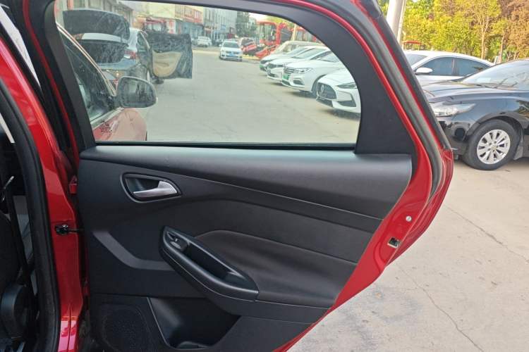 Used Ford Focus 2015 Hatchback 1.6L Automatic Comfort Model Interior 6