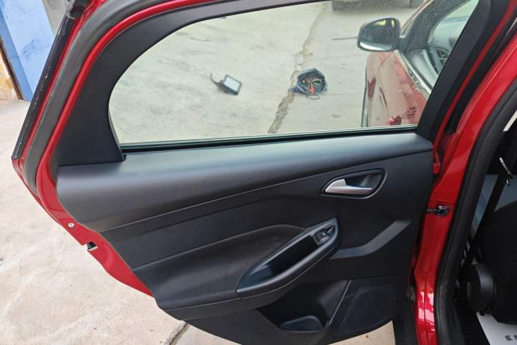 Used Ford Focus 2015 Hatchback 1.6L Automatic Comfort Model Interior 8