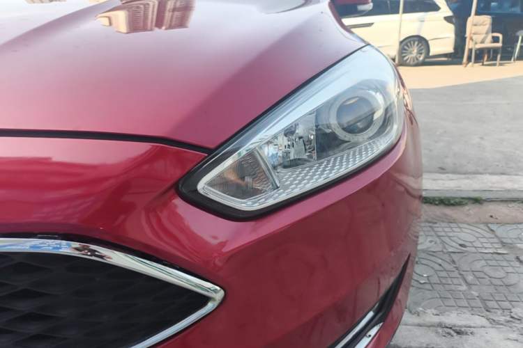 Used Ford Focus 2015 Hatchback 1.6L Automatic Fashion Edition Left Front Headlight