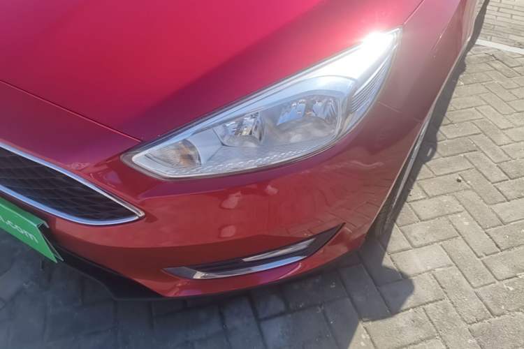 Used Ford Focus 2015 Hatchback EcoBoost 125 Automatic Supreme Style Edition Left Front Headlight