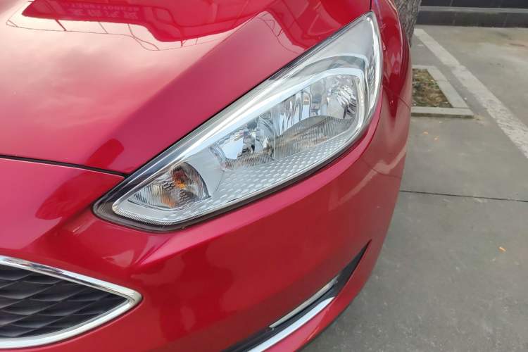 Used Ford Focus 2015 Hatchback 1.6L Automatic Fashion Edition Left Front Headlight