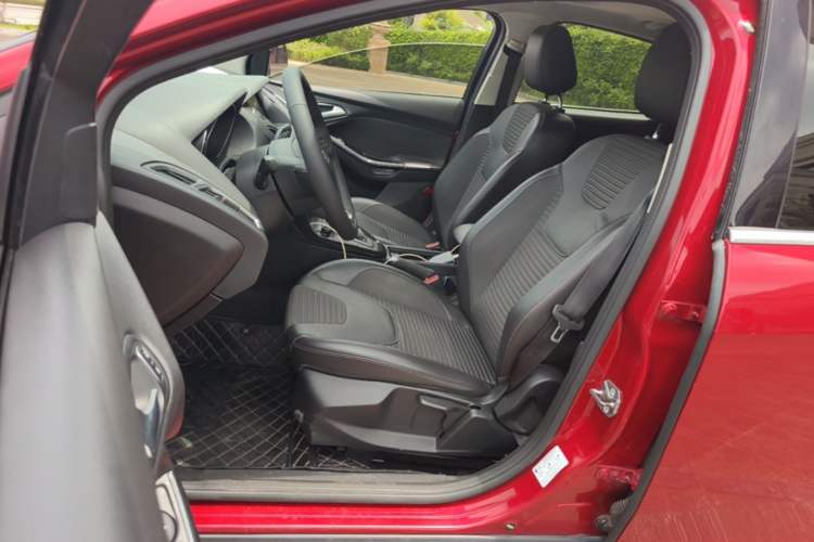 Used Ford Focus 2015 Hatchback EcoBoost 180 Automatic Elite Model Left Front Seat